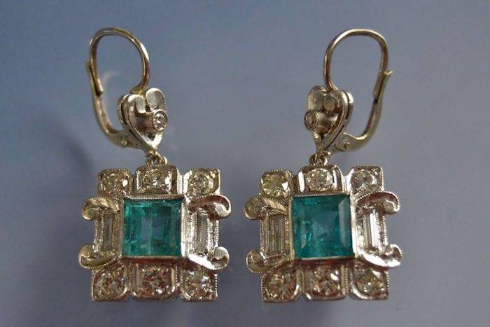 Boucles d'oreilles art déco émeraudes de Colombie et diamants