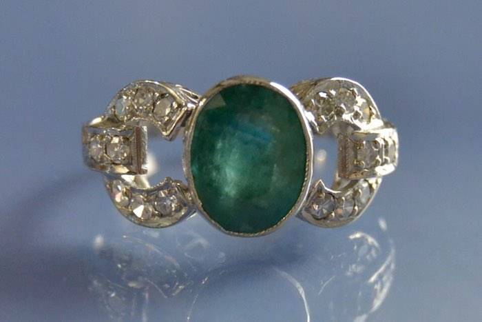 Bague 1930 émeraude et diamants