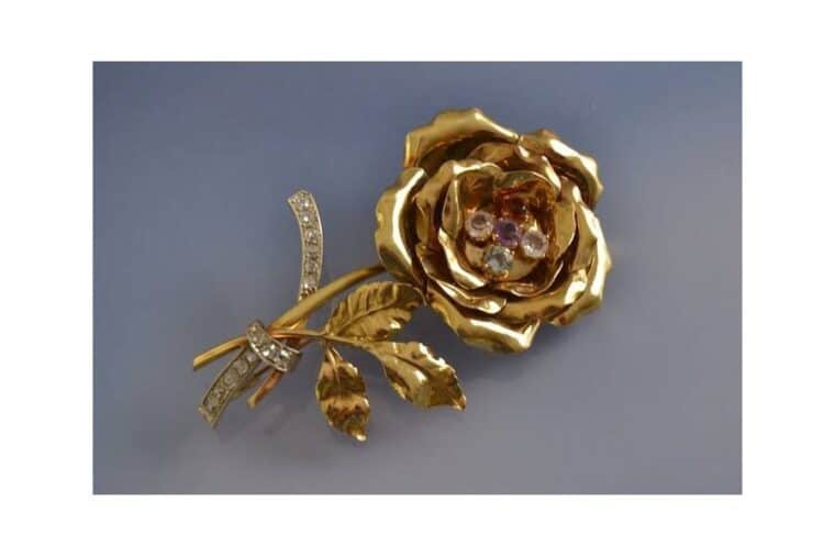 Broche en forme de rose