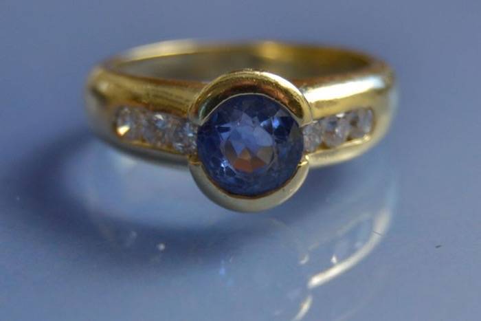 Bague or jaune saphir bleu on sale