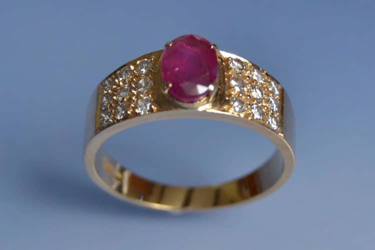Bague rubis et diamants